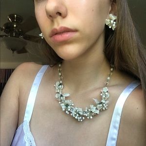 Vintage White Flower Necklace and Earring Set🌪